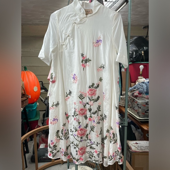 COPY - Silk embroidered 3XL dress - Picture 1 of 4